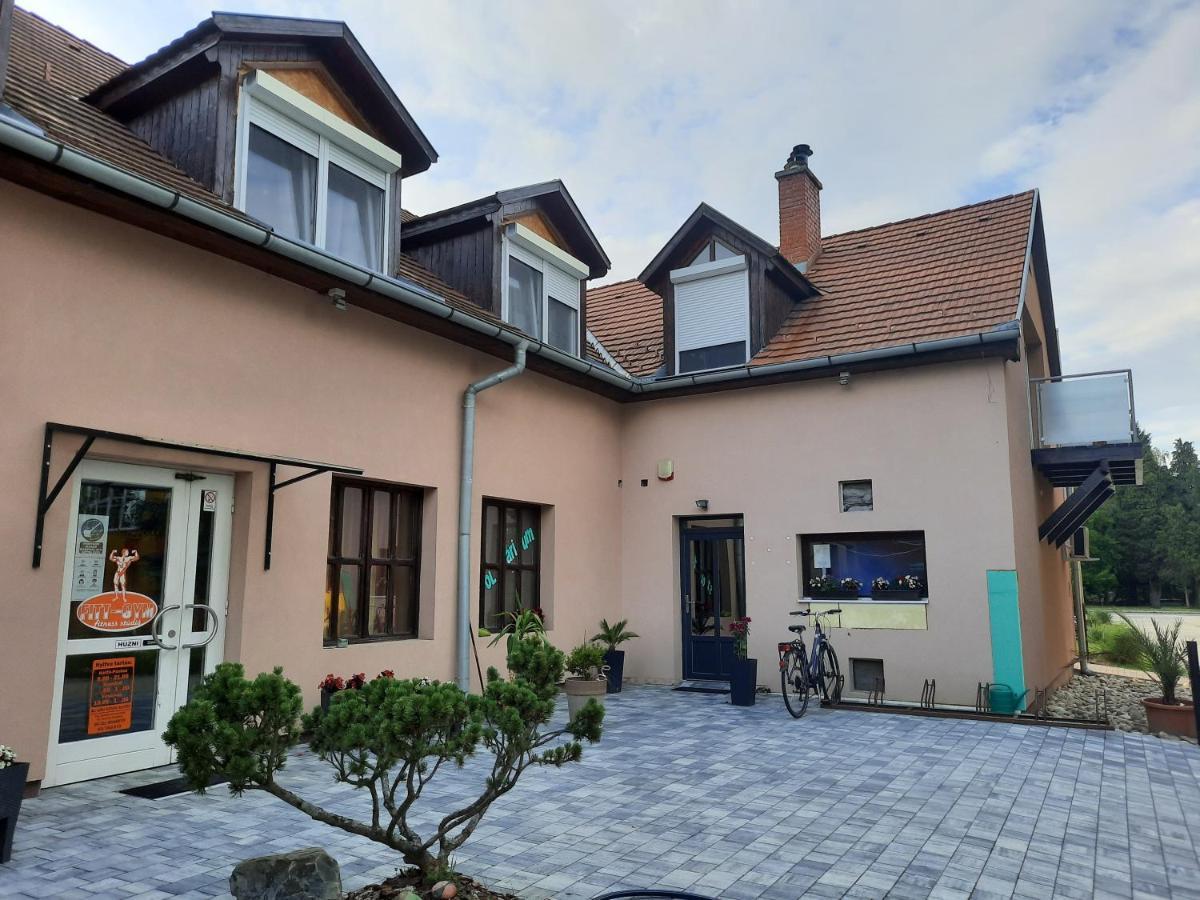 Fitt Apartman Lenti Dış mekan fotoğraf